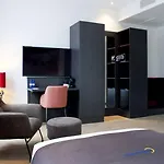 Bastion ホテル 4*