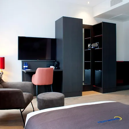 Отель Bastion 4*